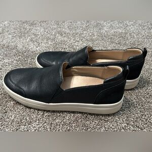 Vionic slip on